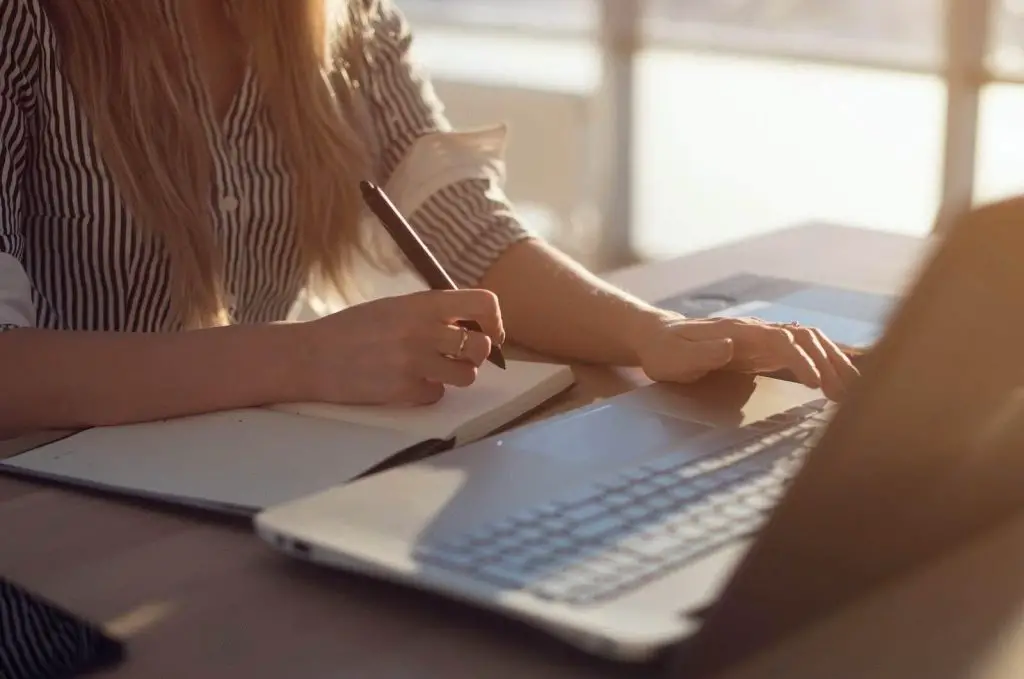 woman using laptop - featured image